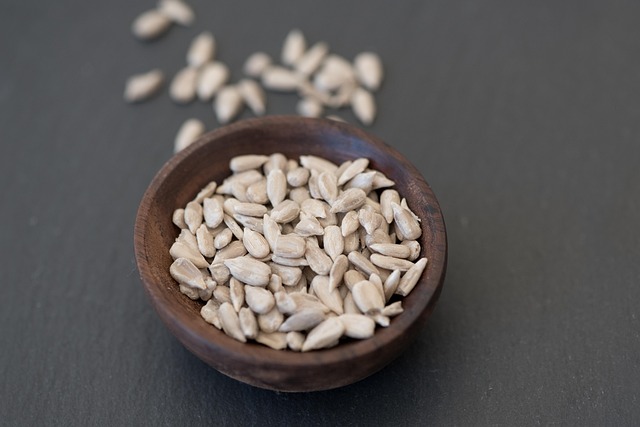 🌻 Feed Your Flock Happy: Top-Quality Sunflower Hearts, 25kg, Best Price in Liverpool – Free Shipping!