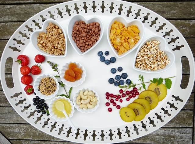 Revolutionize Bird Feeding: Benefits of Ground Feeders for Diverse Species