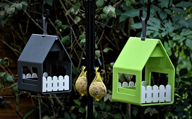 Open-sided shelter for ground feeding birds