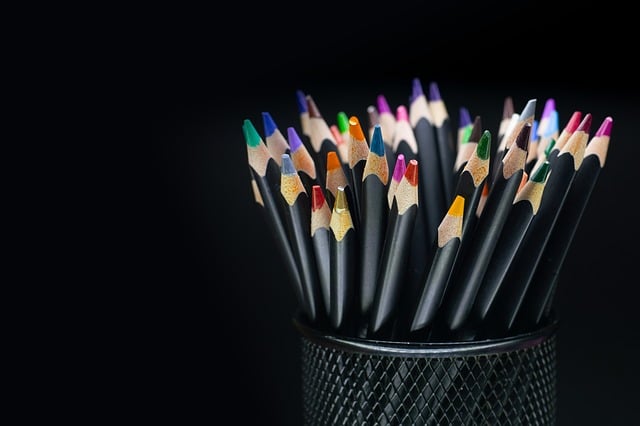 Suet ball holder attached to wooden post